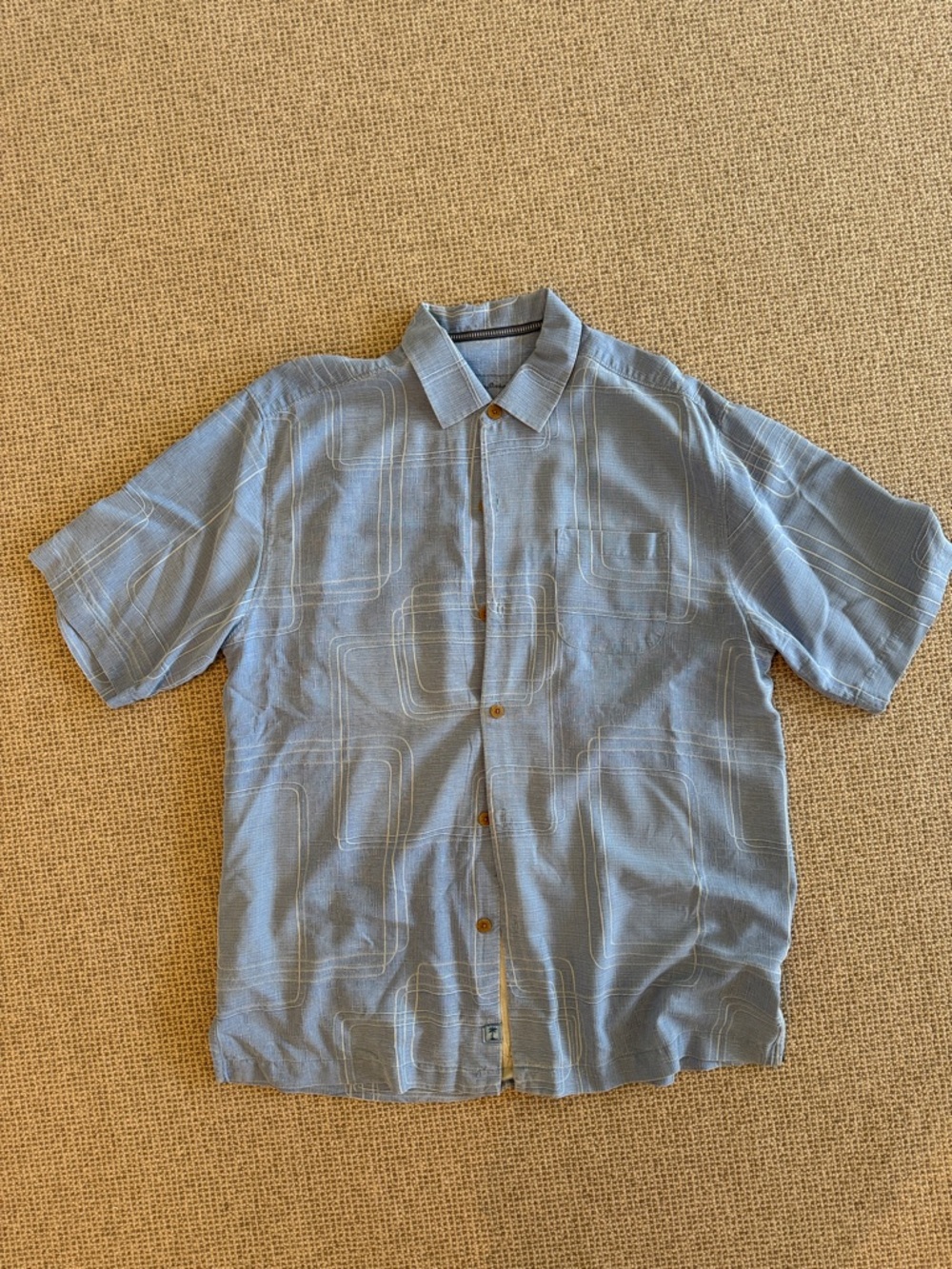 Tommy Bahama 100% silk men’s loose fit button down - size M